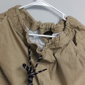 Man's Tan Cargo Pants